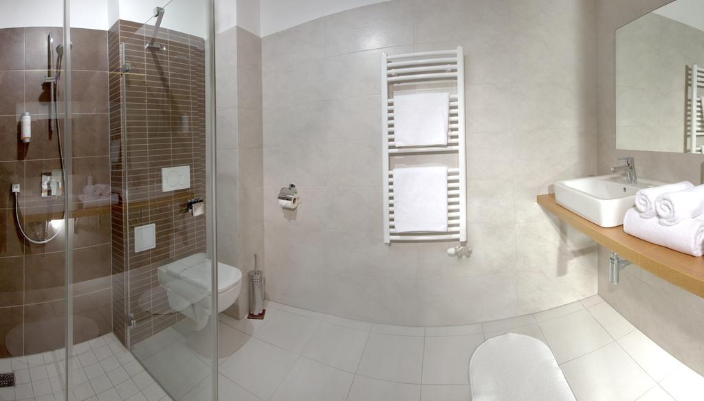 Sareza Hotel Острава Экстерьер фото