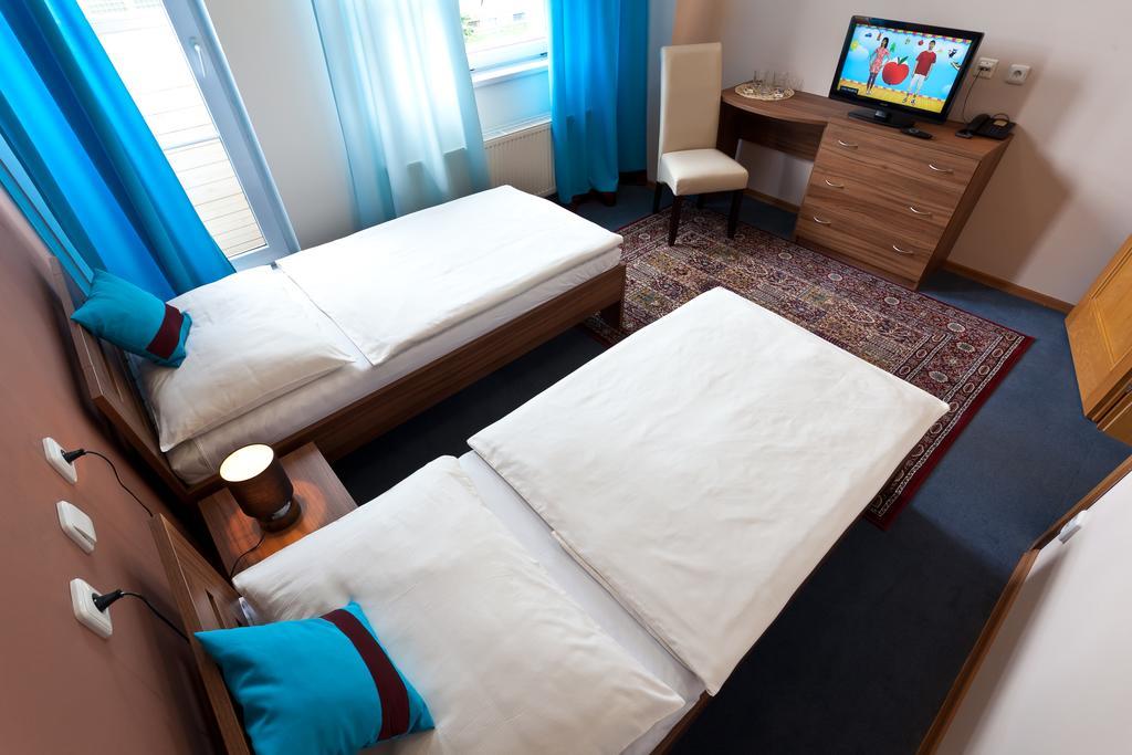 Sareza Hotel Острава Экстерьер фото