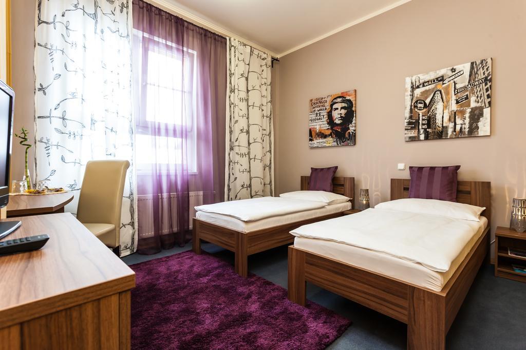 Sareza Hotel Острава Экстерьер фото