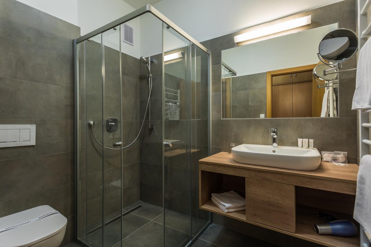 Sareza Hotel Острава Экстерьер фото