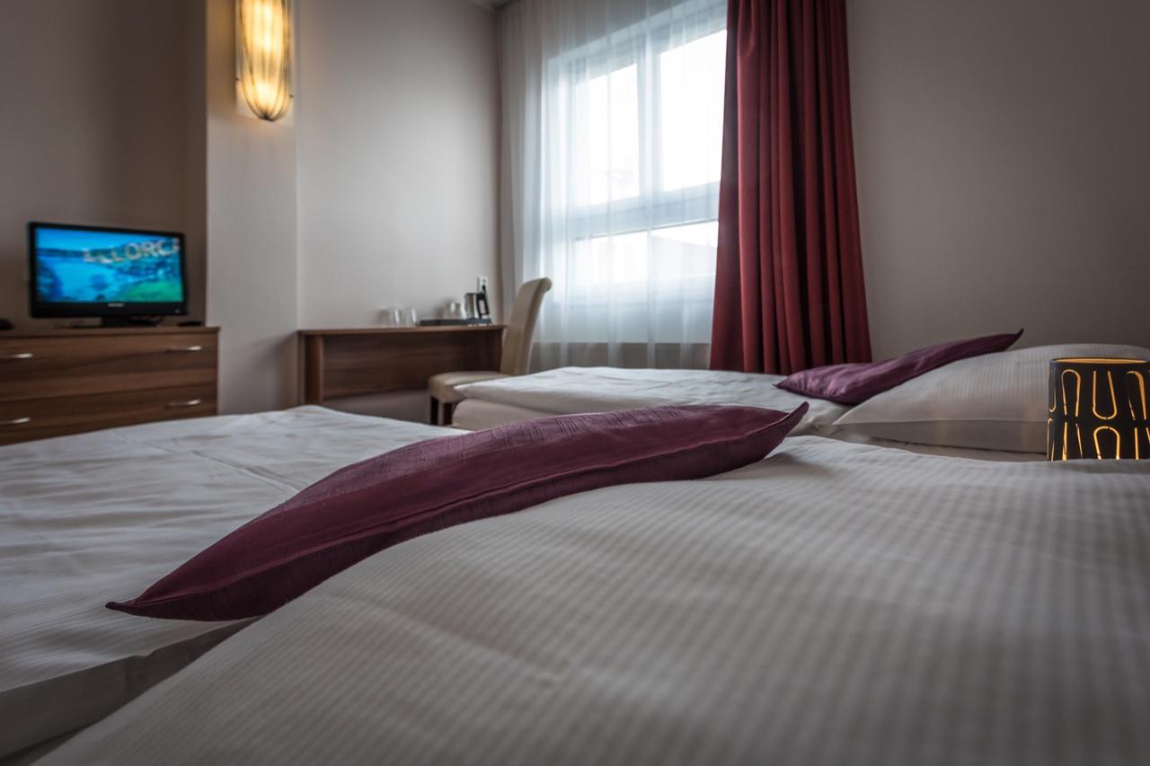 Sareza Hotel Острава Экстерьер фото