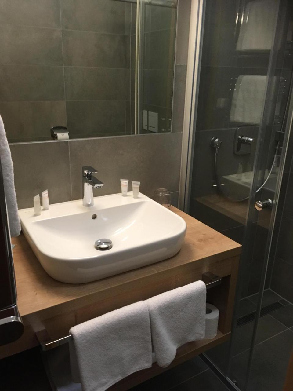 Sareza Hotel Острава Экстерьер фото